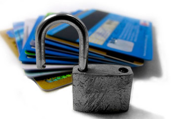"protect yourself from identity theft while holiday shopping #LifeLock"