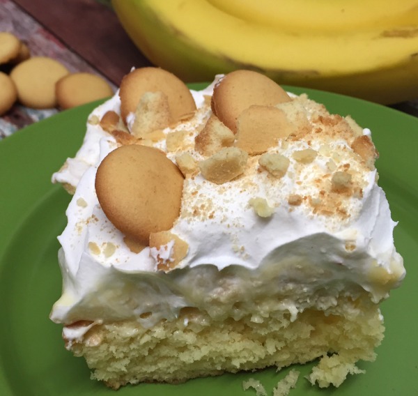 banana pudding cake slice