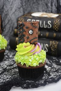 Hocus Pocus book cupcakes